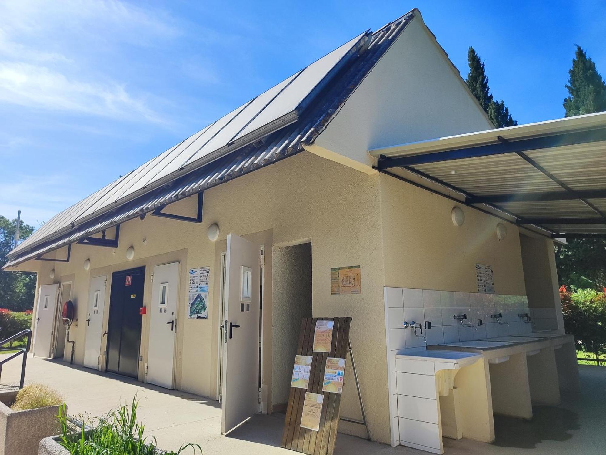 Camping Porte Des Alpilles By M.A Destination Glamping Saint-Etienne-du-Gres Exterior photo