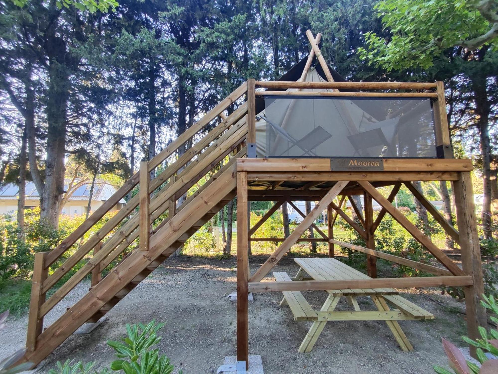 Camping Porte Des Alpilles By M.A Destination Glamping Saint-Etienne-du-Gres Exterior photo