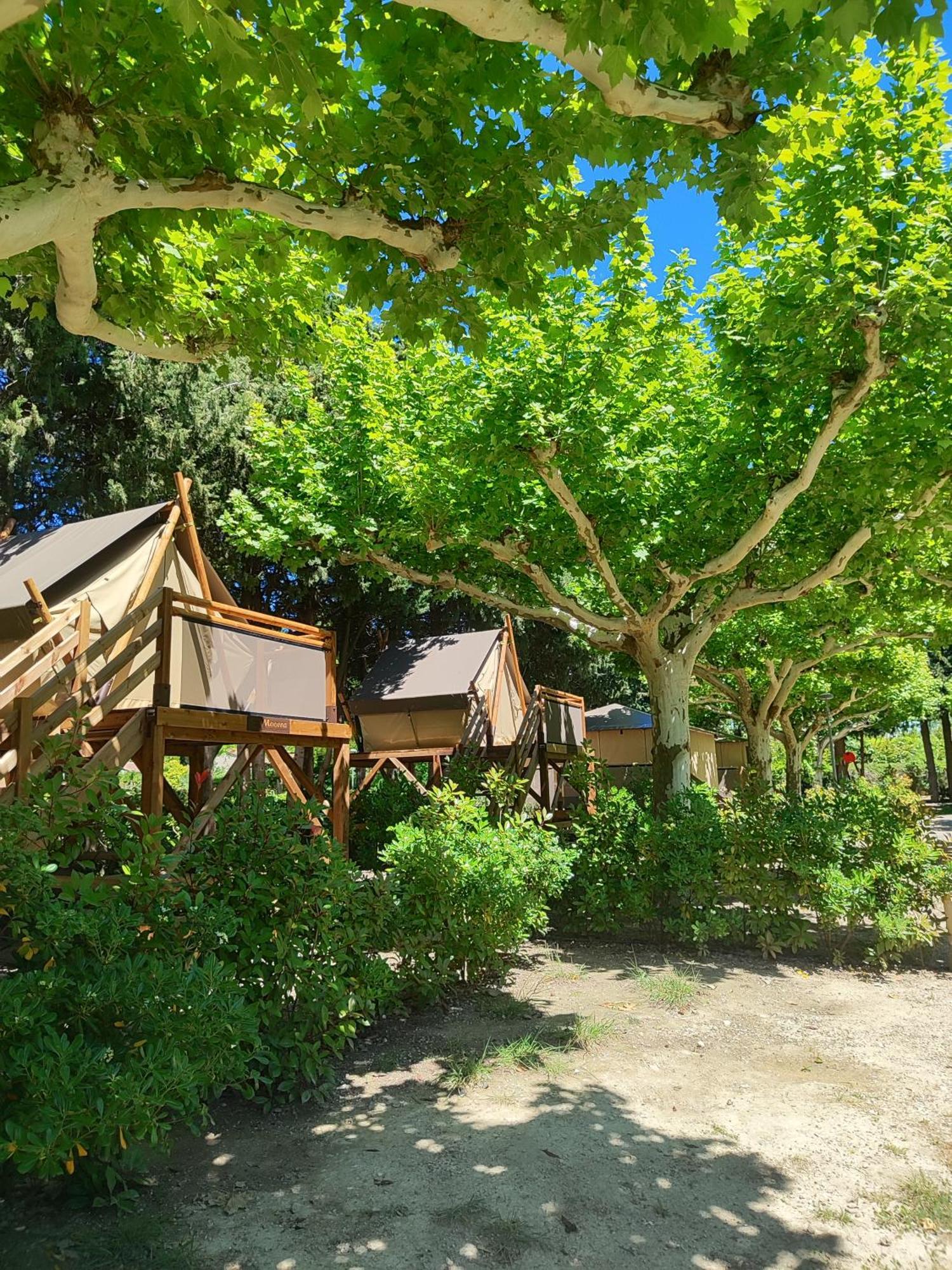 Camping Porte Des Alpilles By M.A Destination Glamping Saint-Etienne-du-Gres Exterior photo